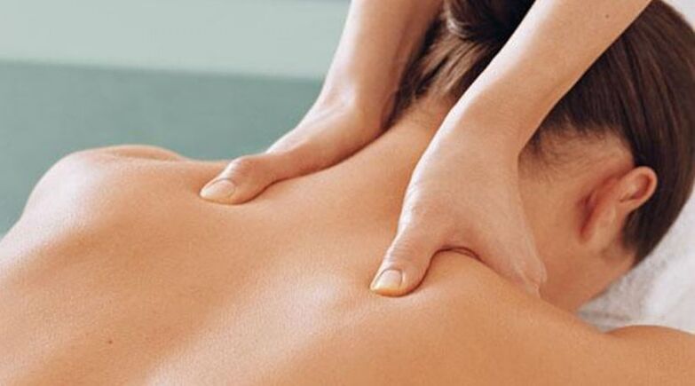 Massage du cou avec ostéochondrose
